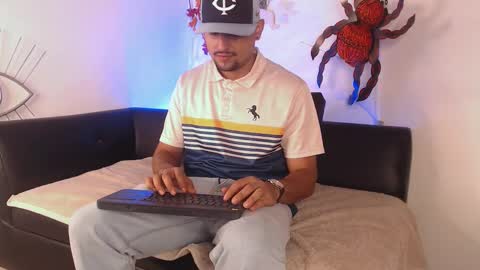 Snapshot of deivy_gram chatting on 10-31-25, 10:33 DEIVY online show from 10-31-25, 10:33