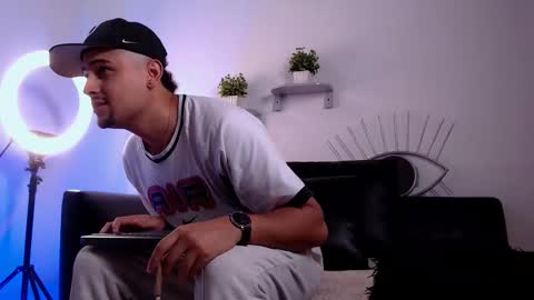 Snapshot of deivy_gram chatting on 11-17-25, 01:33 DEIVY online show from 11-17-25, 01:33