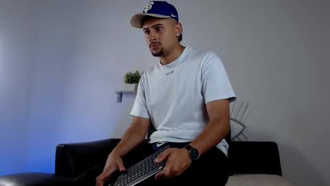 Snapshot of deivy_gram chatting on 11-19-25, 10:10 DEIVY online show from 11-19-25, 10:10