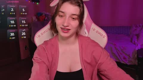 Snapshot of deizysweet chatting on 12-17-24, 07:29 Princess Potato online show from 12-17-24, 07:29