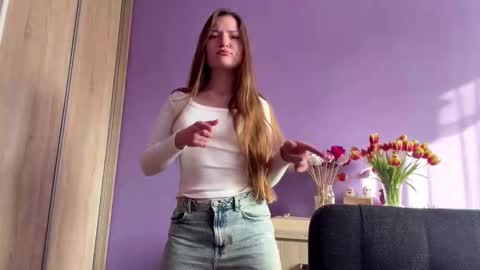 Mila online show from 03-11-26, 07:25