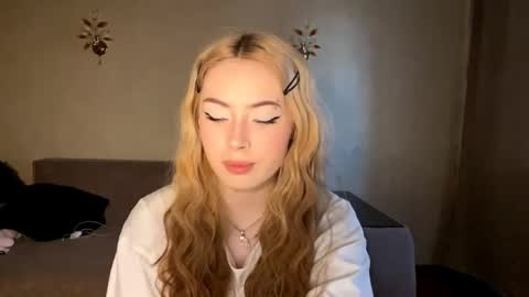 Mina online show from 04-21-26, 12:22