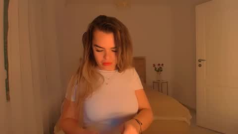 Snapshot of deliadelicious chatting on 11-01-25, 10:06 deliadelicious online show from 11-01-25, 10:06