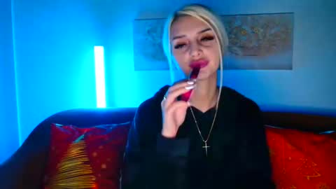 Snapshot of deliciaalove chatting on 12-16-24, 07:54 deliciaalove online show from 12-16-24, 07:54