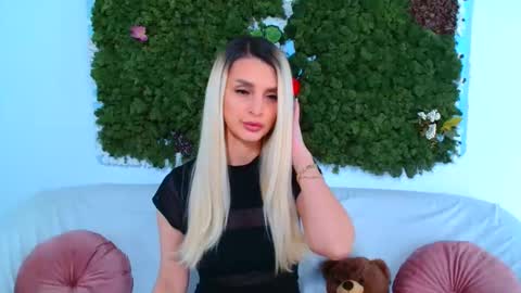 Snapshot of deliciaalove chatting on 11-17-25, 07:19 deliciaalove online show from 11-17-25, 07:19