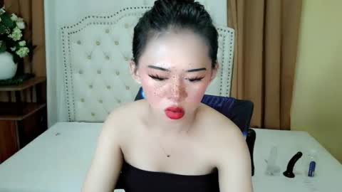 Snapshot of deliciously_sophie chatting on 06-05-26, 03:24 Sophie online show from 06-05-26, 03:24