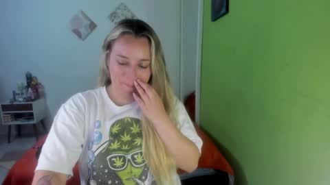 Snapshot of delilah_888 chatting on 12-04-25, 06:44 Delalih online show from 12-04-25, 06:44