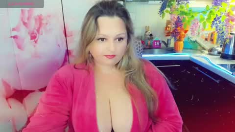 Snapshot of delinnia chatting on 04-25-26, 11:24 Margo online show from 04-25-26, 11:24