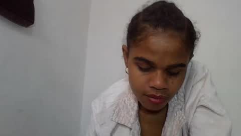 Snapshot of delphineee chatting on 06-21-26, 05:43 delphine online show from 06-21-26, 05:43