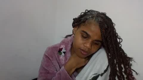 Snapshot of delphineee chatting on 06-24-26, 05:12 delphine online show from 06-24-26, 05:12