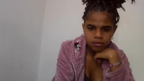 Snapshot of delphineee chatting on 06-27-26, 05:34 delphine online show from 06-27-26, 05:34