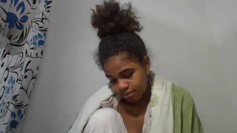 Snapshot of delphineee chatting on 07-10-26, 01:32 delphine online show from 07-10-26, 01:32