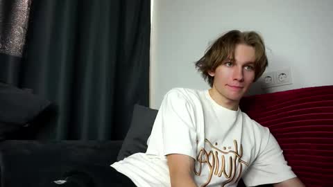 Snapshot of demoninangel chatting on 02-24-25, 11:43 Dave19 online show from 02-24-25, 11:43