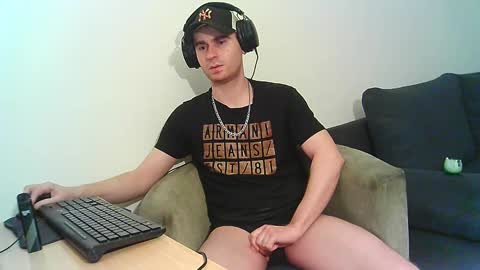 Dominik online show from 01-17-25, 05:32