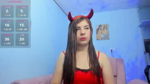 Snapshot of denise_babe_ chatting on 06-12-26, 10:25 Laura online show from 06-12-26, 10:25
