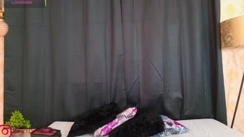 Denisse online show from 10-20-25, 12:16