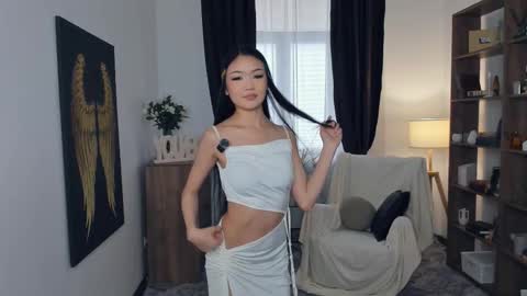 Snapshot of denlys chatting on 11-12-25, 08:37 Mikky online show from 11-12-25, 08:37