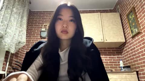 Snapshot of denysebernacchi chatting on 10-06-25, 02:25 Emma online show from 10-06-25, 02:25