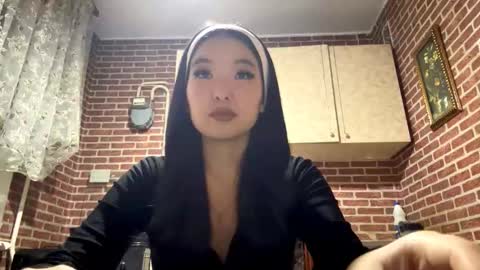 Emma online show from 11-11-25, 02:28