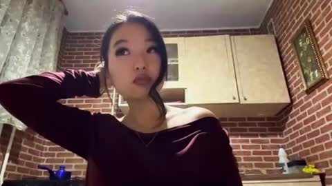 Snapshot of denysebernacchi chatting on 11-19-25, 01:11 Emma online show from 11-19-25, 01:11