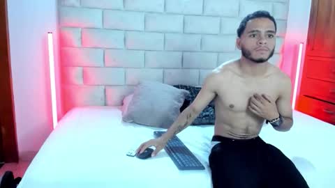 Snapshot of denzelvelez chatting on 01-11-26, 03:22 David online show from 01-11-26, 03:22