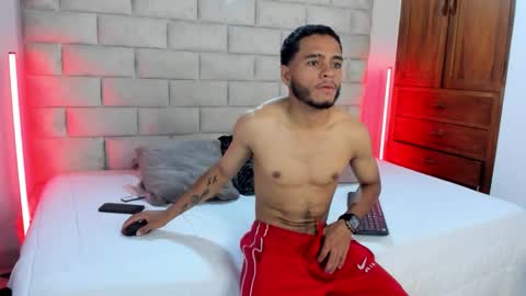 Snapshot of denzelvelez chatting on 01-12-26, 03:01 David online show from 01-12-26, 03:01