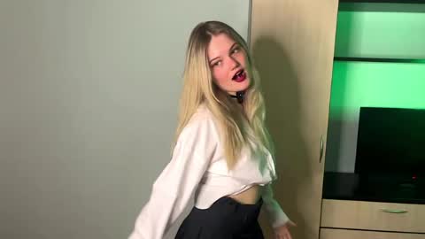 Luna online show from 04-04-26, 04:37