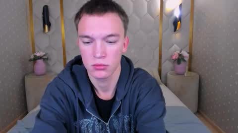 Snapshot of derek_banville chatting on 11-18-25, 01:04 Derek online show from 11-18-25, 01:04