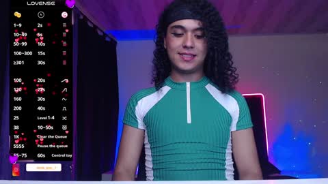 Snapshot of derek_greyy_ chatting on 02-08-25, 01:22 derek grey online show from 02-08-25, 01:22