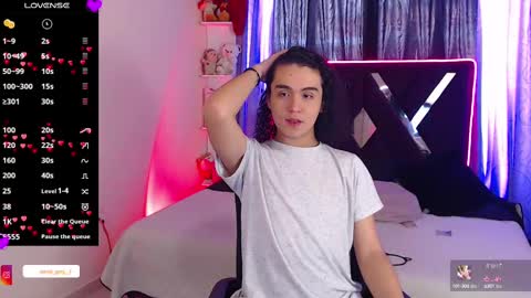 Snapshot of derek_greyy_ chatting on 03-10-25, 04:14 derek grey online show from 03-10-25, 04:14