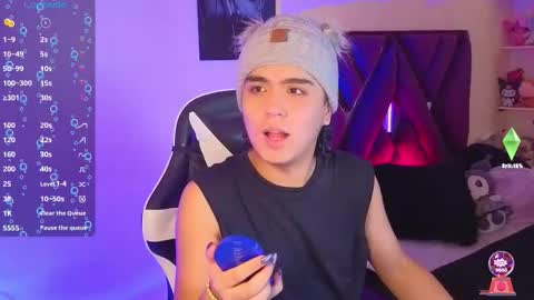 Snapshot of derek_greyy_ chatting on 09-22-25, 06:43 derek grey online show from 09-22-25, 06:43