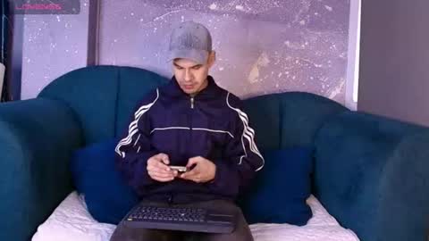 Snapshot of derek_voss chatting on 06-27-26, 05:40 derek_voss online show from 06-27-26, 05:40
