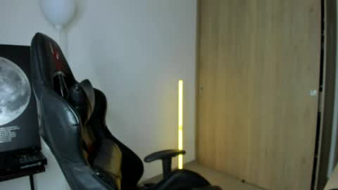 Snapshot of derekmuller11 chatting on 06-06-26, 12:05 derekmuller11 online show from 06-06-26, 12:05