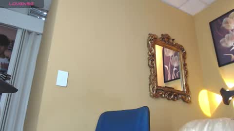 Snapshot of deren_ chatting on 12-17-25, 04:07 DEREN online show from 12-17-25, 04:07