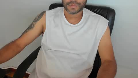 Snapshot of derrik_ chatting on 06-07-26, 02:21 online show from 06-07-26, 02:21