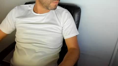 Snapshot of derrik_ chatting on 07-12-26, 12:18 online show from 07-12-26, 12:18