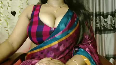 Snapshot of desi_girl_jebin chatting on 10-21-25, 04:30 Jebin online show from 10-21-25, 04:30