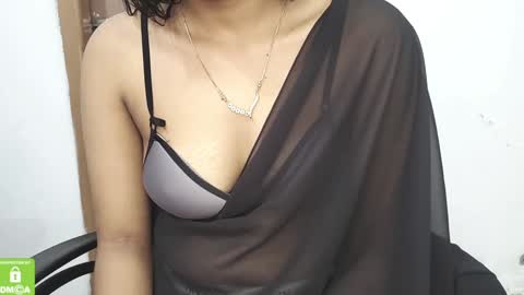 Snapshot of desicoupleshow chatting on 01-28-25, 04:29 Eva and Adam online show from 01-28-25, 04:29