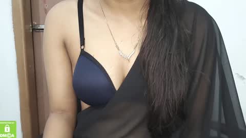 Snapshot of desicoupleshow chatting on 02-02-25, 01:12 Eva and Adam online show from 02-02-25, 01:12