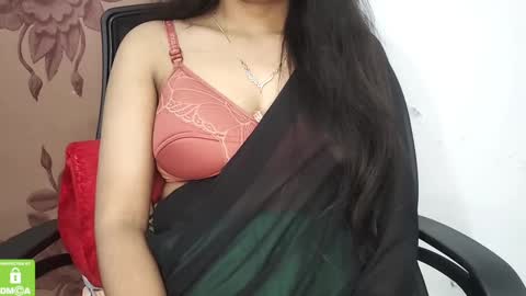 Snapshot of desicoupleshow chatting on 02-14-25, 05:14 Eva and Adam online show from 02-14-25, 05:14