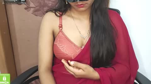 Snapshot of desicoupleshow chatting on 02-27-25, 01:17 Eva and Adam online show from 02-27-25, 01:17