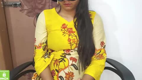 Snapshot of desicoupleshow chatting on 02-28-25, 01:25 Eva and Adam online show from 02-28-25, 01:25