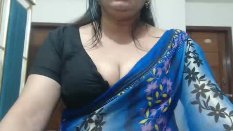 Snapshot of desimaisa130 chatting on 05-12-26, 04:04 Maisa online show from 05-12-26, 04:04