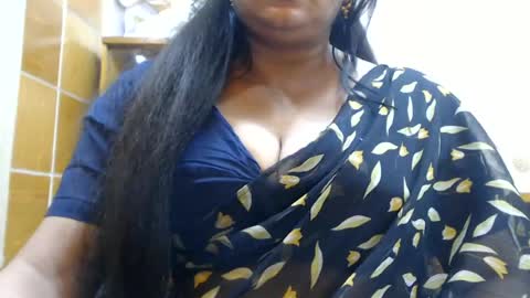 Snapshot of desimaisa130 chatting on 06-13-26, 05:22 Maisa online show from 06-13-26, 05:22