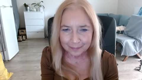 Snapshot of desiresofia chatting on 01-14-25, 10:59 S O F I A online show from 01-14-25, 10:59