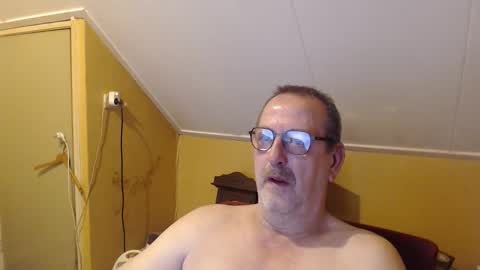 Snapshot of destelp chatting on 10-03-25, 05:54 destelp online show from 10-03-25, 05:54