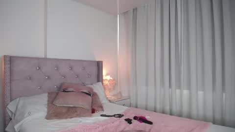 Snapshot of destinysweet21 chatting on 12-21-24, 04:36 destinysweet21 online show from 12-21-24, 04:36