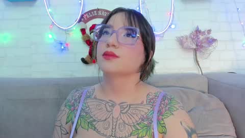 Snapshot of deva_blue chatting on 12-08-24, 05:50 Deva Blue online show from 12-08-24, 05:50