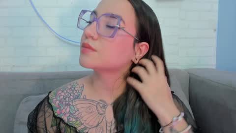 Snapshot of deva_blue chatting on 02-07-25, 08:44 Deva Blue online show from 02-07-25, 08:44