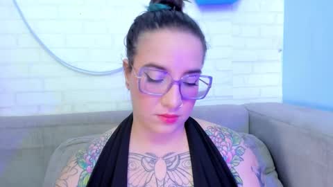 Snapshot of deva_blue chatting on 02-13-25, 04:43 Deva Blue online show from 02-13-25, 04:43